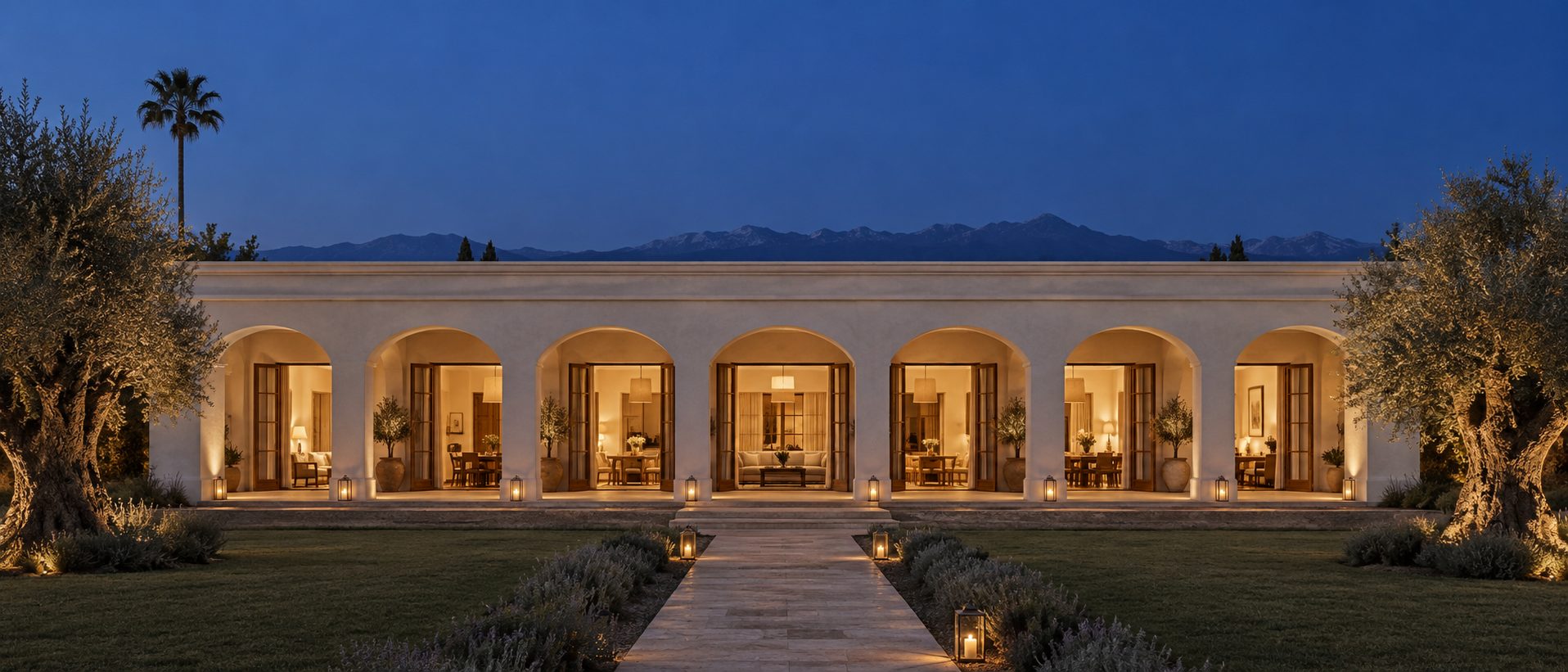 Una villa Rondena in canapa e calce all’ora blu, con le finestre illuminate